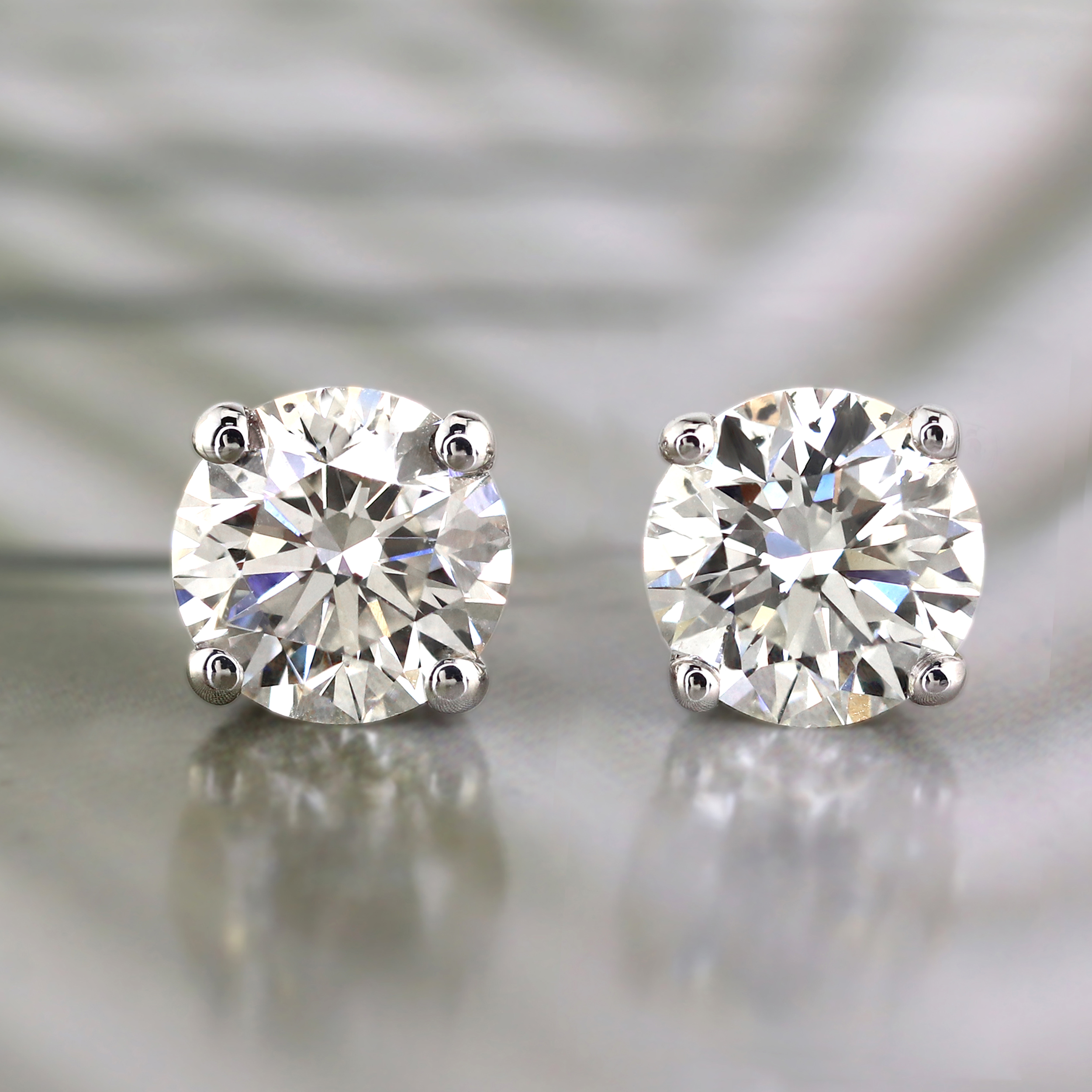 Lab Grown Diamond Stud Earrings Round 1.00 ct. tw. (D-E, VVS) 14k White ...